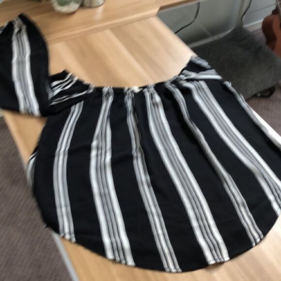 bleuh ciel black & white off the shoulder blouse. - Picture 3 of 5